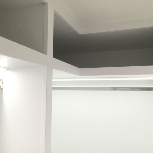 walk-in-wardrobe-top-shelf